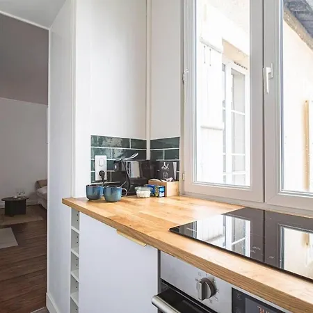 Fully Equiped Near Cathedral Apartment *