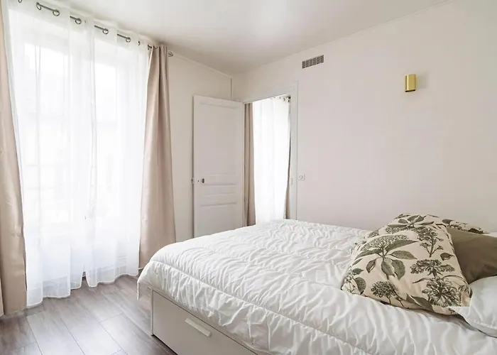 Fully Equiped Near Cathedral