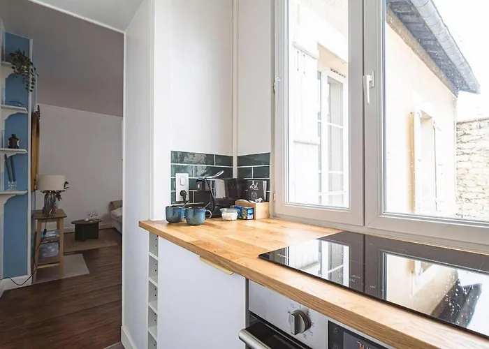 Fully Equiped Near Cathedral Apartment *